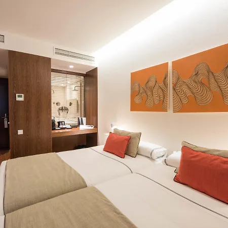 Carris Ribeira 4* Oporto
